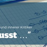 "Du musst …" Perfektionismus und innerer Kritiker – Bild: Koffer