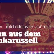Foto: Karussell. Text: Aussteigen aus dem Gedankenkarussell. Im Moment bleiben.