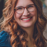 Porträtfoto von Nora Imlau lächelnd