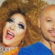 Porträtfoto von Gracia Gracioso – einmal als Dragqueen und einmal privat