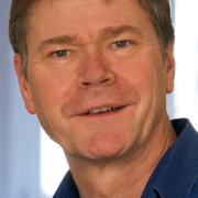 Porträtfoto Dr. Michael Elpers, Autor des Mobbing-Buchs "Wenn Kinder unter Kindern leiden."